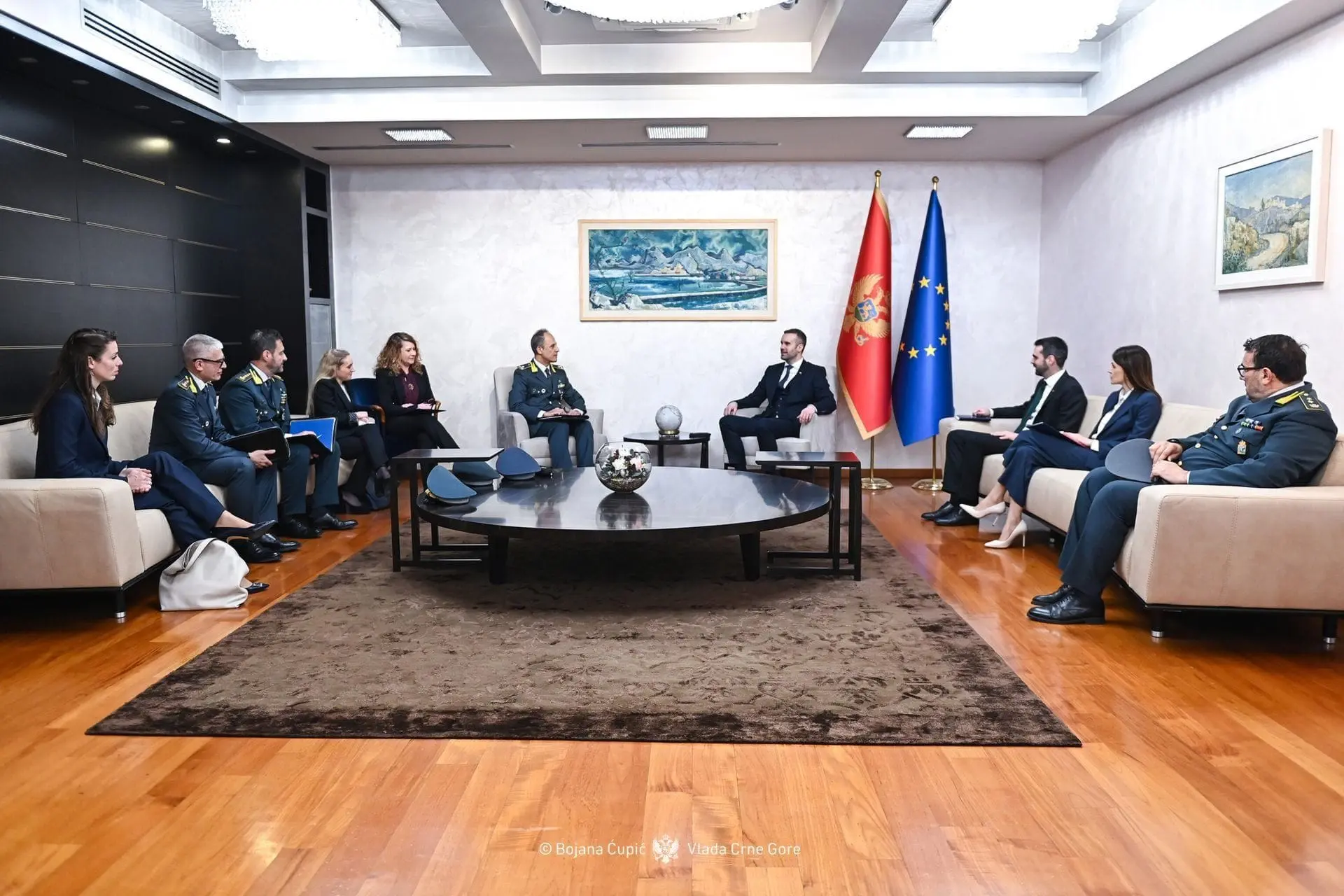 Riunione tra le istituzioni montenegrine e la Guardia di finanza italiana © BOJANA ĆUPIĆ - Governo del Montenegro