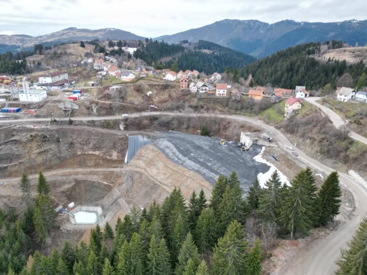 Discarica di scarti minerari a Pržići – Foto Robert Oroz Discarica di scarti minerari a Pržići - Foto Robert Oroz