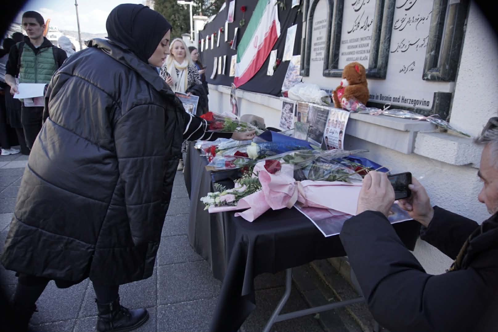 Sarajevo, BiH, marzo 2026. Corteo di solidarietà per le bambine uccise in Iran © Alen Ališah