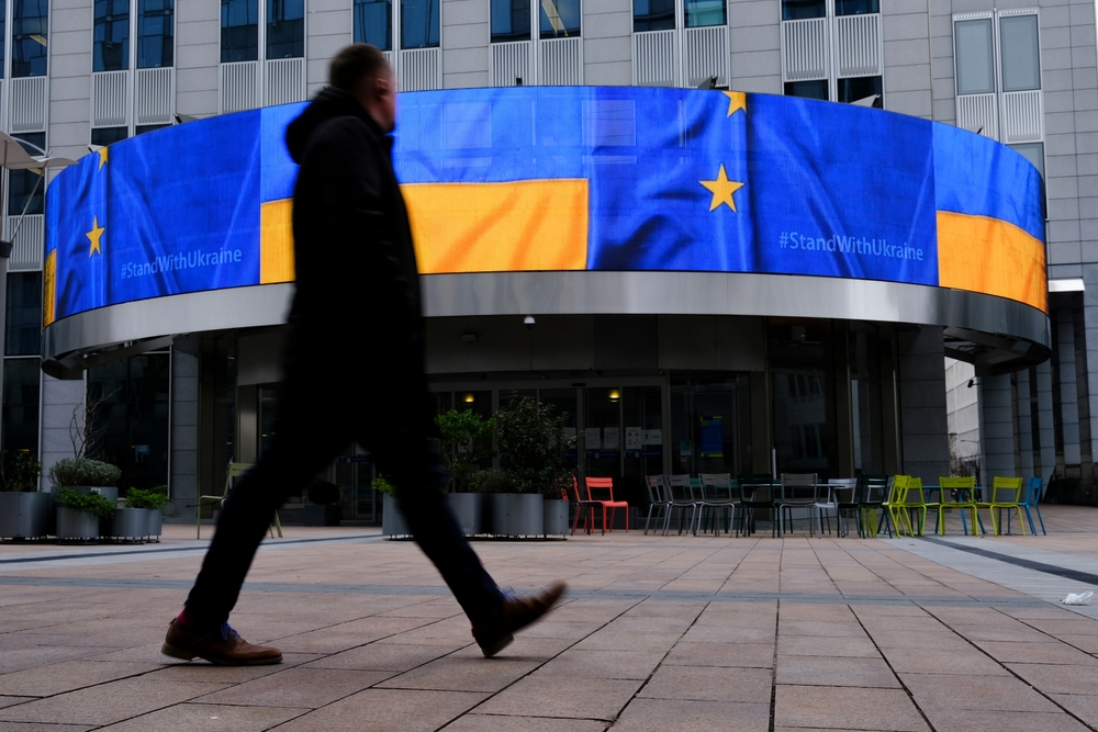 Ukrainian and EU flags outside the European Parliament building © Alexandros Michailidis/Shutterstock