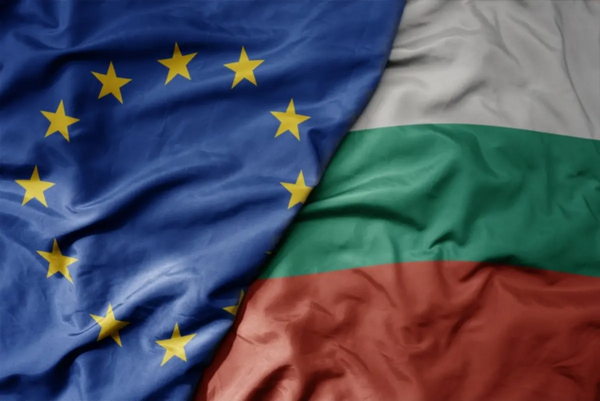 Bandiera dell'Ue e della Bulgaria © Esfera/Shutterstock