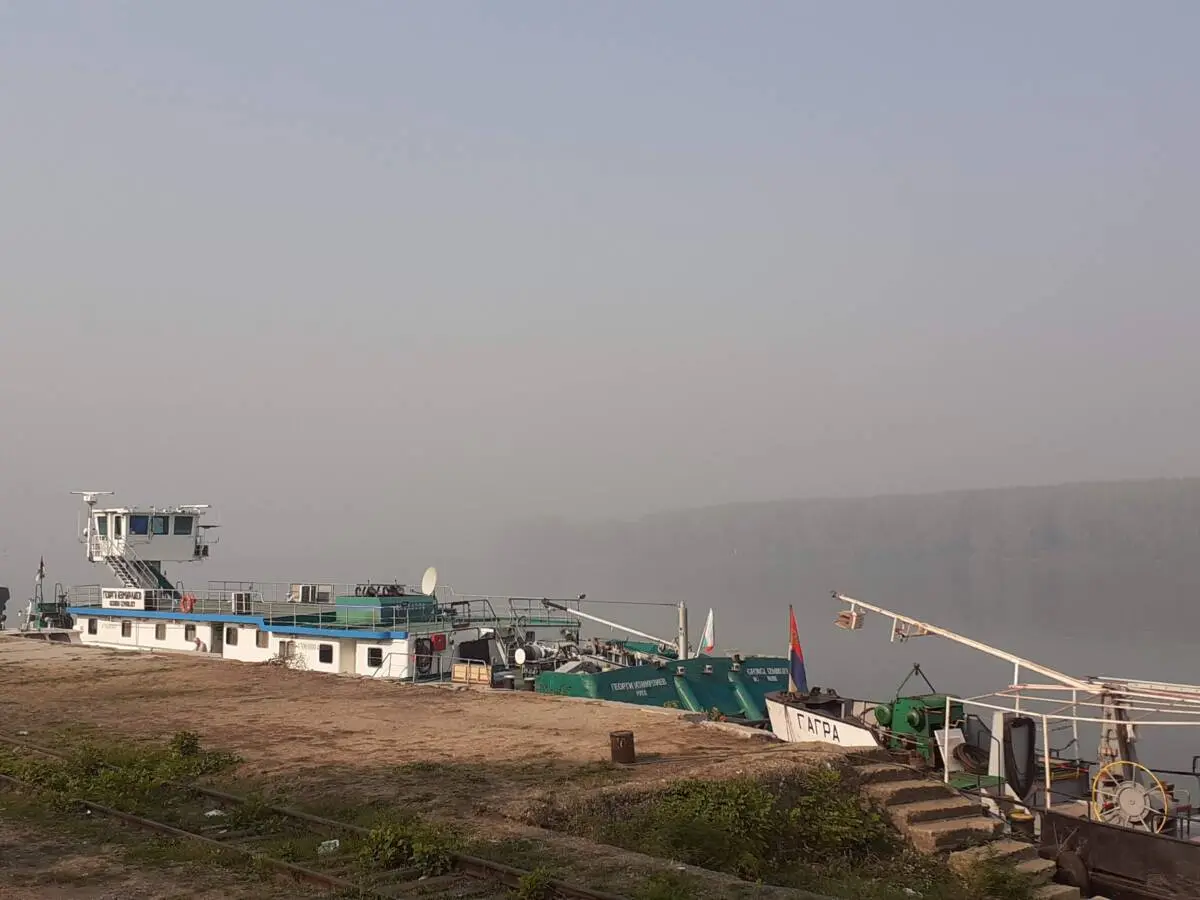 Smederevo, Serbia. Nebbia e smog sul lungofiume del Danubio - Foto I. Nikolić