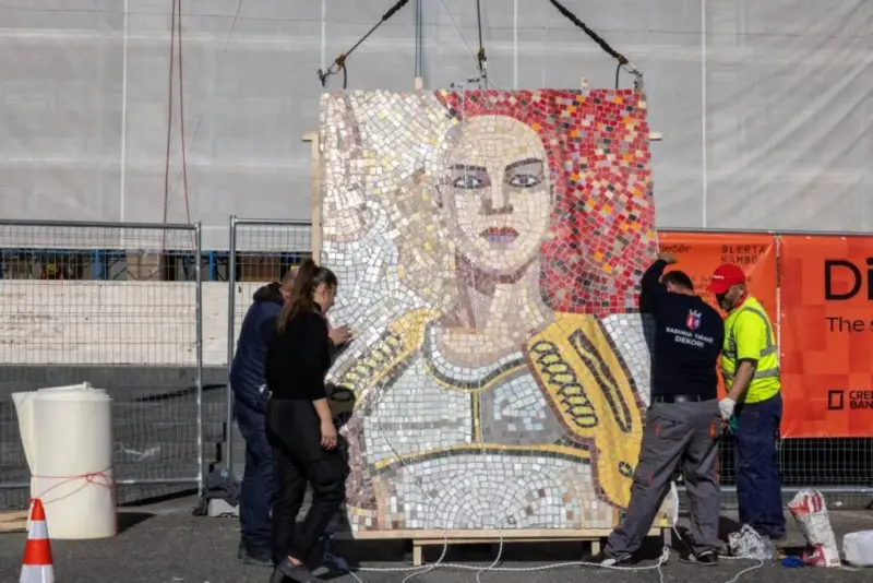 The installation on the mosaic of the National Museum of Albania. Detail. – Foto © Blerta Kambo