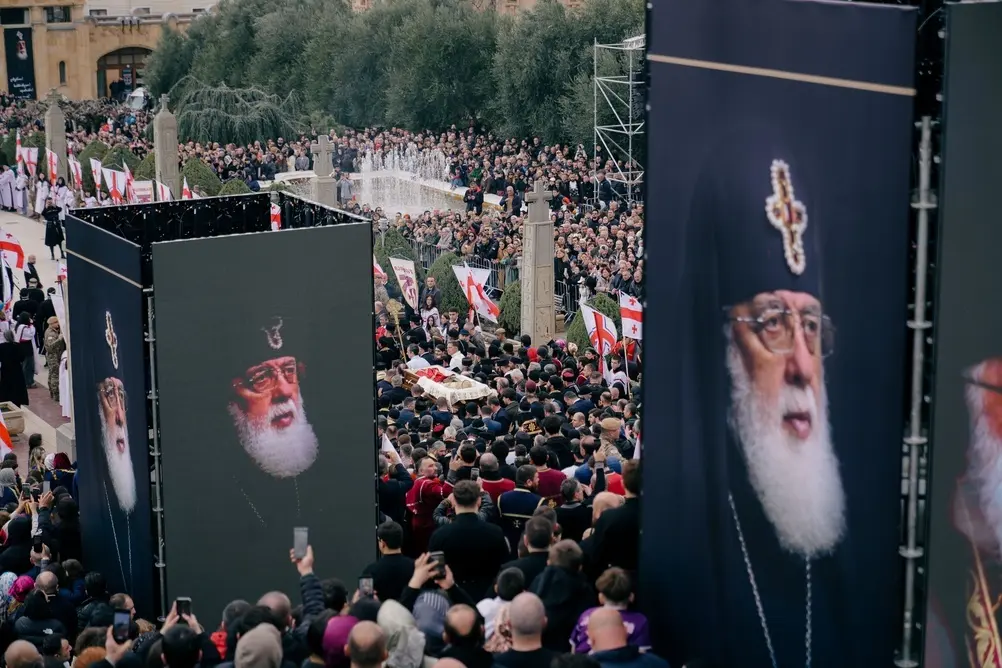 Folla al funerale Ilia II a Tbilisi, March 22, 2026 © CHEKI Photography/Shutterstock