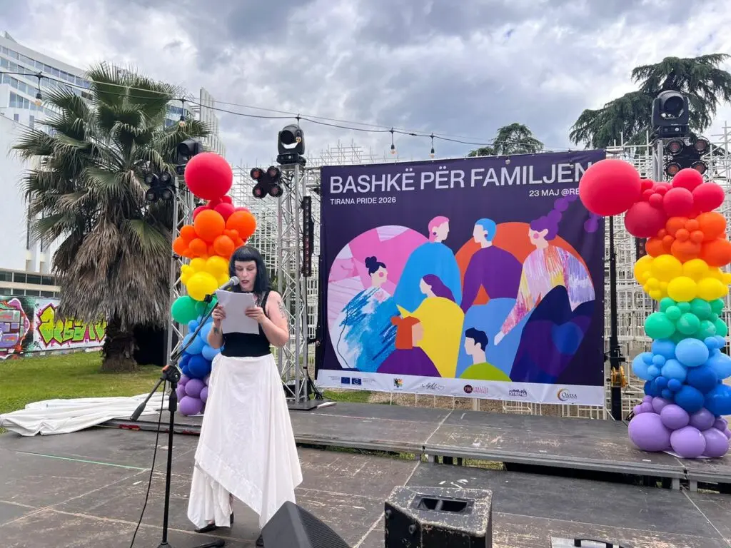 Livia Zotrija parlando durante il Tirana Pride 2026 - Photo © Erisa Kryeziu