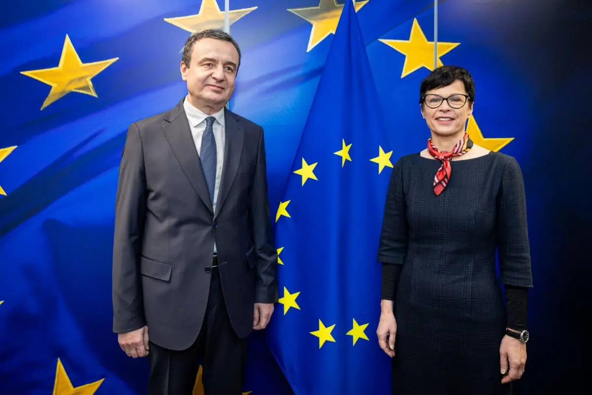 Albin Kurti e Marta Kos © Commissione europea
