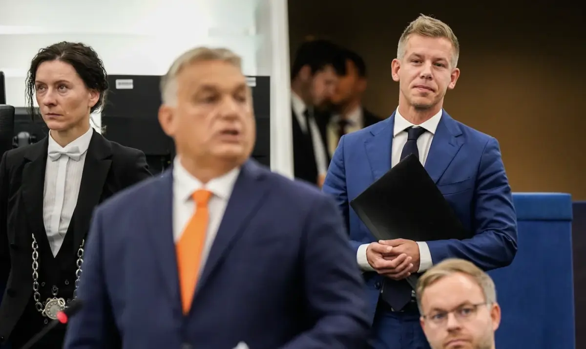 Viktor Orbán e Péter Magyar © Parlamento europeo