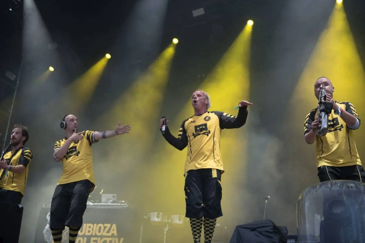 I Dubioza Kolektiv durante un concerto in Romania (2018) © salajean/Shutterstock