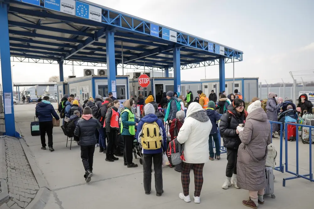 Rifugiati ucraini alla frontiera con la Romania, marzo 2022 Rifugiati ucraini alla frontiera con la Romania, marzo 2022 © Mircea Moira/Shutterstock