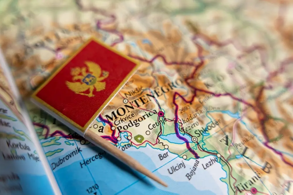 Mappa del Montenegro © aileenchik / Shutterstock