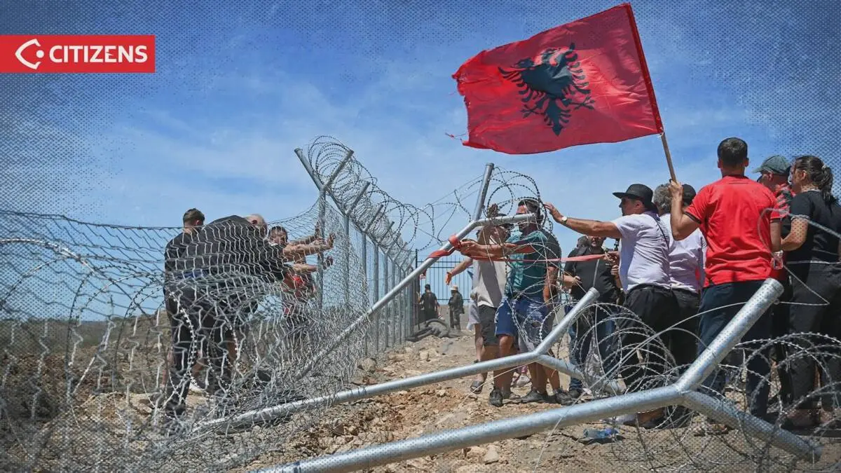Protesters attempt to remove barbed wire in Rrjoll - Photo © Citizens.al