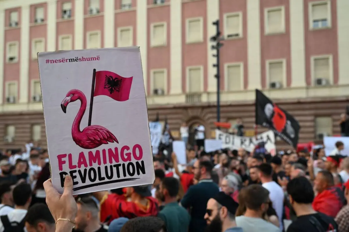 Durante le proteste a Tirana, Albania - Foto E. Kryeziu