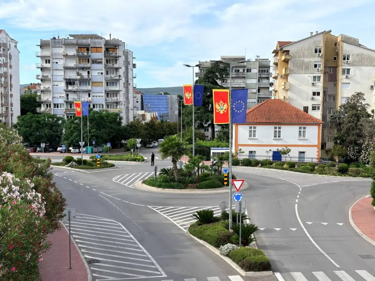 Strade bloccate dalla polizia a Tivat la mattina del summit - Foto F. Bortoletto