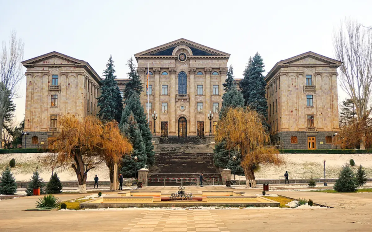 Il palazzo del Parlamento a Yerevan - Amnat Phuthamrong/Shutterstock