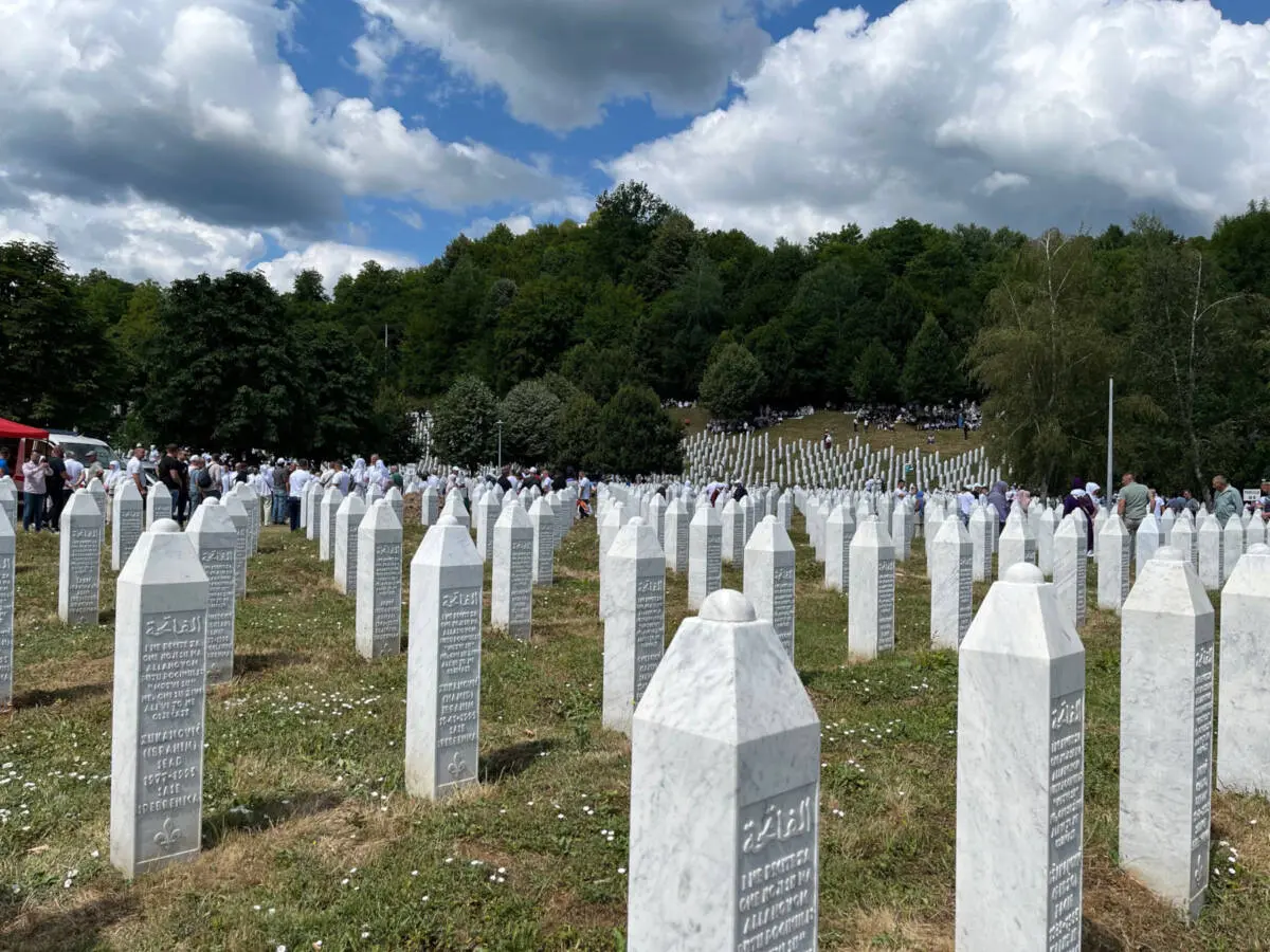 Lapidi al Memoriale di Srebrenica - foto N.Corritore