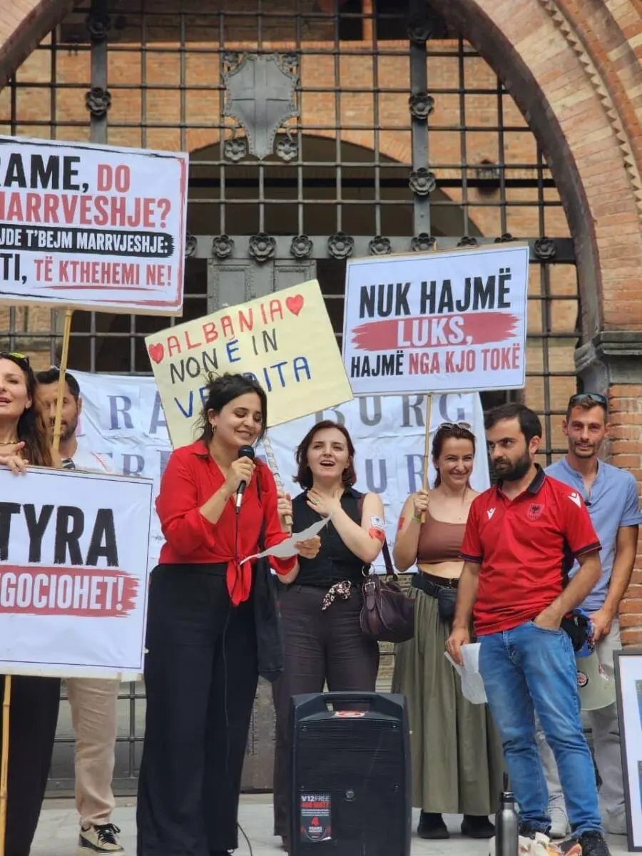 La comunità albanese protesta a Bologna, giugno 2026 - Foto Mirela Alushi