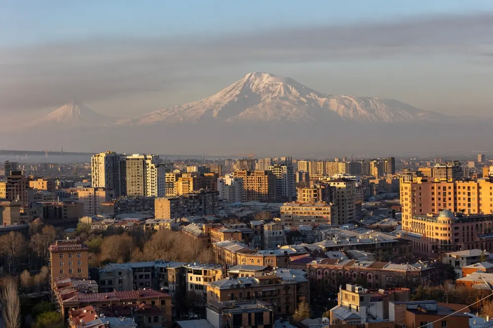 Yerevan, Armenia, sullo sfondo il monte Ararat © Alexey Smyshlyaev/Shutterstock