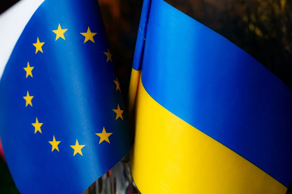 Bandiere Ucraina e UE