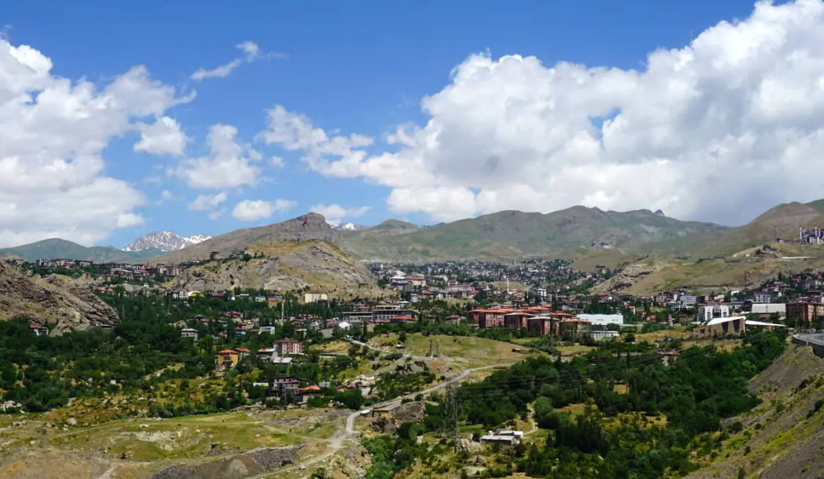 La città di Hakkâri, Colemêrg in curdo, nel sud est della Turchia (D.Bettoni) La città di Hakkâri, Colemêrg in curdo, nel sud est della Turchia - D. Bettoni