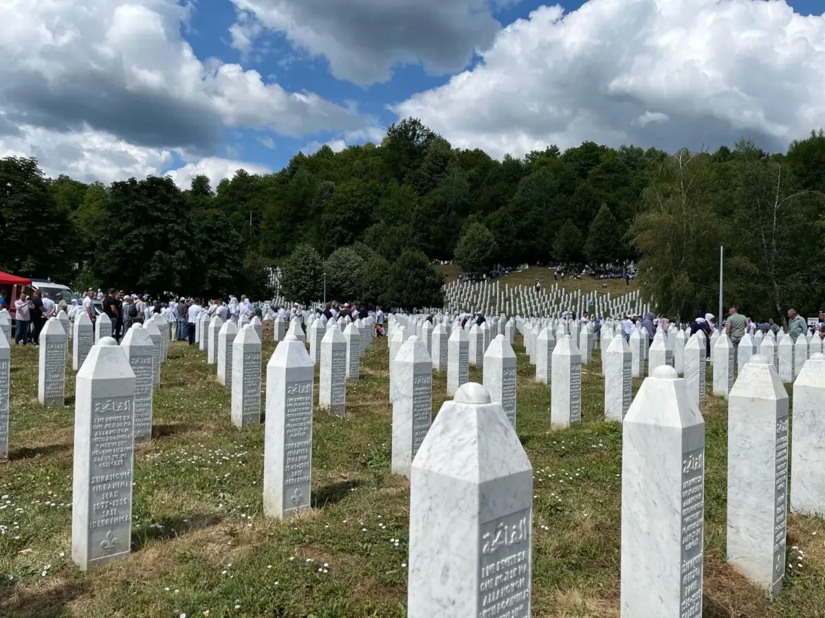 Il memoriale di Potočari a Srebrenica. Foto: Nicole Corritore Il memoriale di Potočari a Srebrenica. Foto: Nicole Corritore