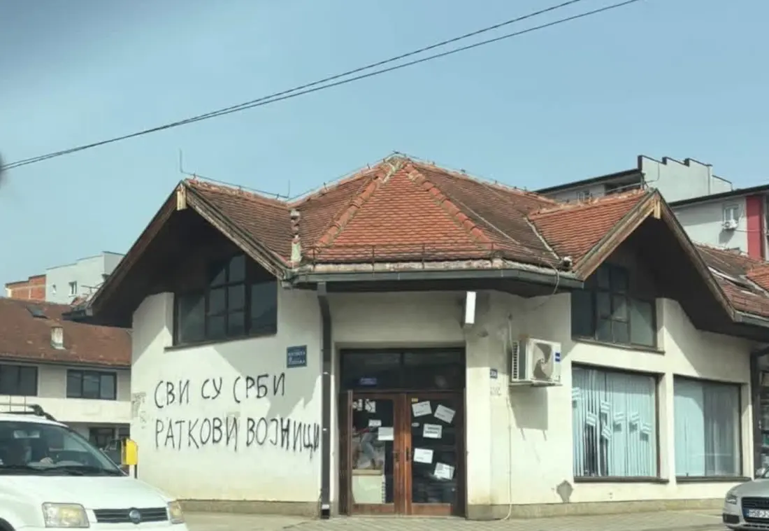 28 agosto, a Bratunac apparsa la scritta Tutti i serbi sono soldati di Ratko - N.S. per OBCT