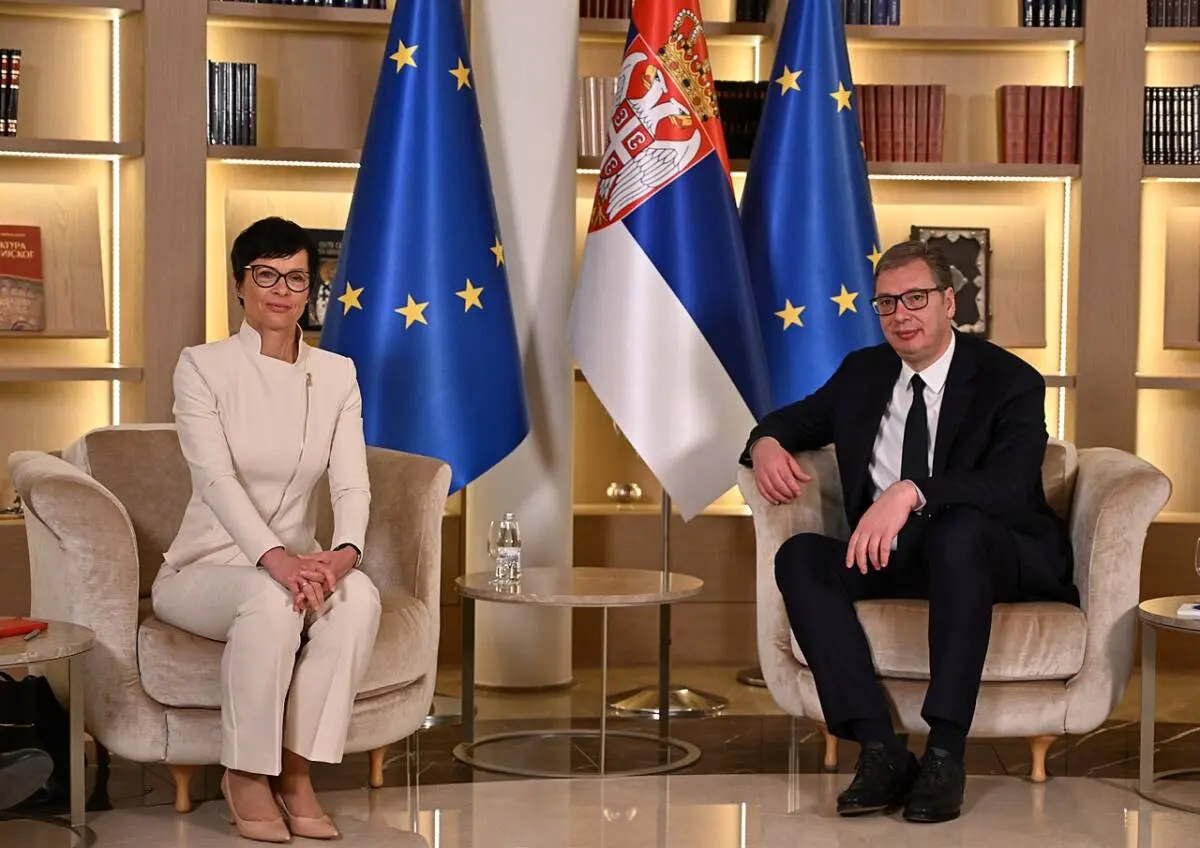 Marta Kos, Commissaria all'allargamento UE, e Aleksandar Vučić, presidente della Serbia, aprile 2025 Belgrado © Unione europea