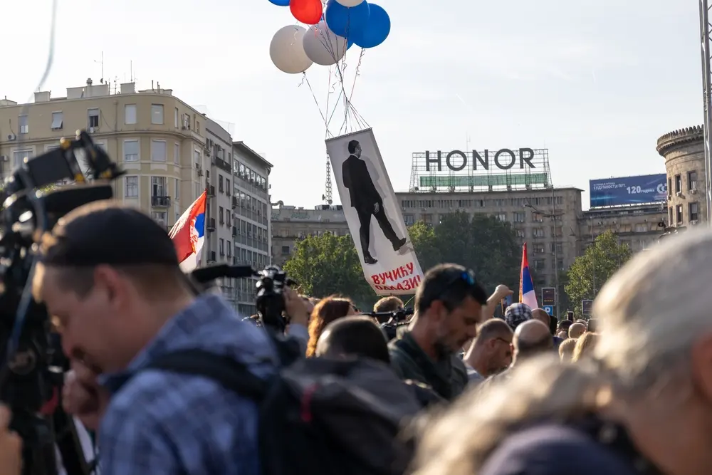 Belgrado, Serbia, durante una protesta contro la violenza, 2023 © Kristijana23/Shutterstock