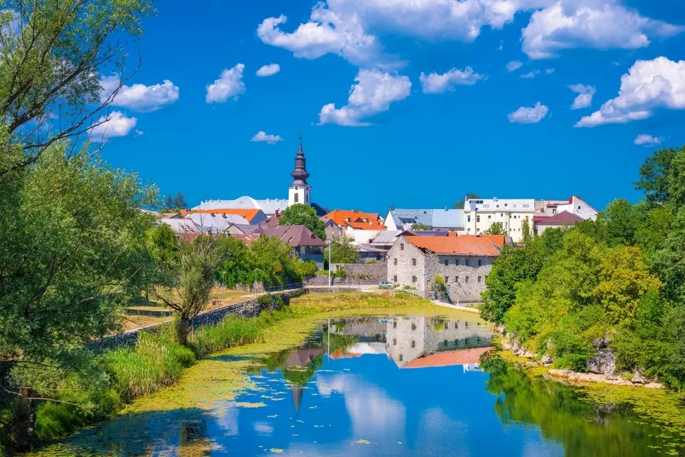 Gospić, Croazia © ZdravkoT/Shutterstock