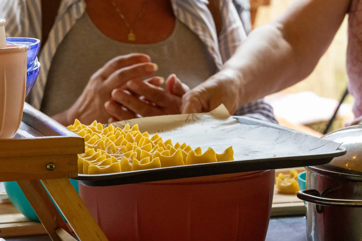 Preparazione degli žlikrofi © id20
