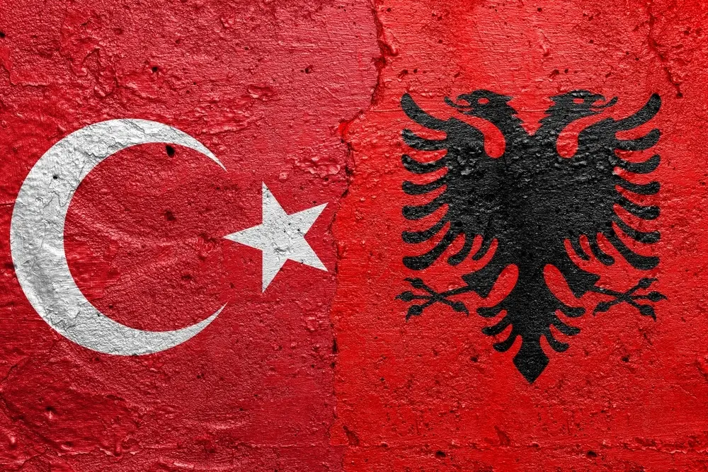 Le relazioni tra Albania e Turchia messe alla prova dal caso Yazıcı (Adam Radosavljevic - Shutterstock)