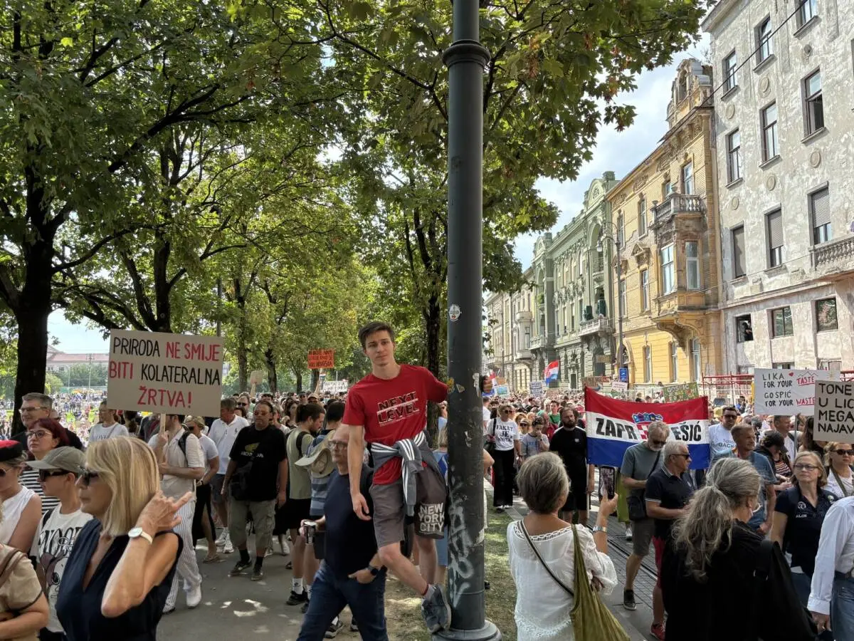 Zagabria, 5 settembre 2026. Manifestazione a favore della Lika, dopo un maxi scandalo rifiuti. Foto: Giovanni Vale Zagabria, 5 settembre 2026. Manifestazione a favore della Lika, dopo un maxi scandalo rifiuti. Foto: Giovanni Vale
