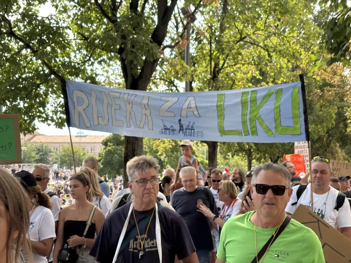 Zagabria, 5 settembre 2026. Manifestazione a favore della Lika, dopo un maxi scandalo rifiuti. Foto: Giovanni Vale Zagabria, 5 settembre 2026. Manifestazione a favore della Lika, dopo un maxi scandalo rifiuti. Foto: Giovanni Vale