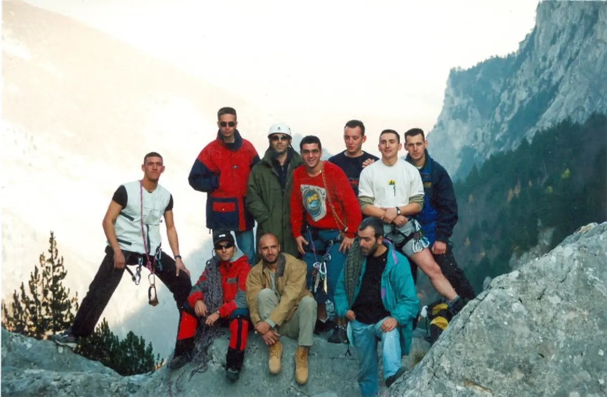 Inizio anni 2000, Mauro Barisone con i ragazzi fondatori di Marimangat - I Ragni della Val Rugova