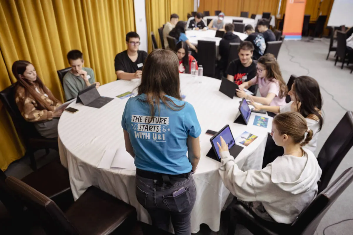 Studenti a scuola in Romania - ©UiPath