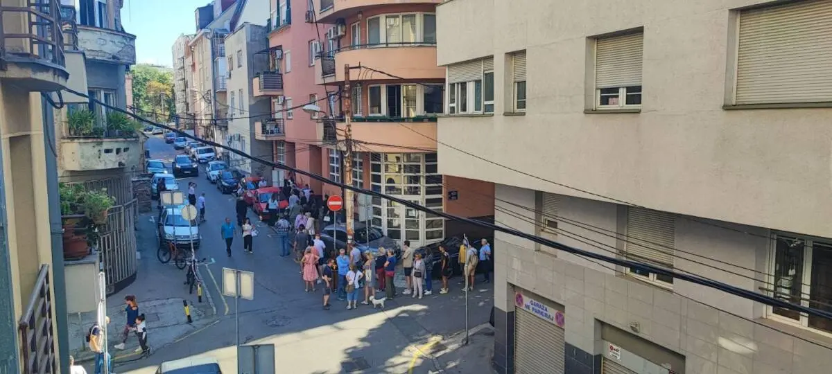 Beograd, Srbija. Red za potpise za Studentsku listu - foto D. Nenadić