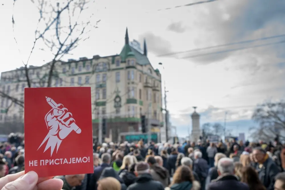 Manifestazione a Belgrado © Milos Todorovic / Shutterstock