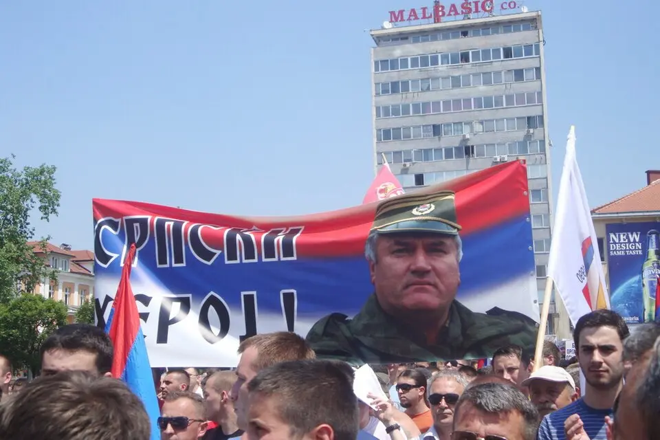 Una manifestazione a sostegno di Ratko Mladić nel 2011 a Banja Luka. Foto: Rade Nagraisalović / Wikimedia
