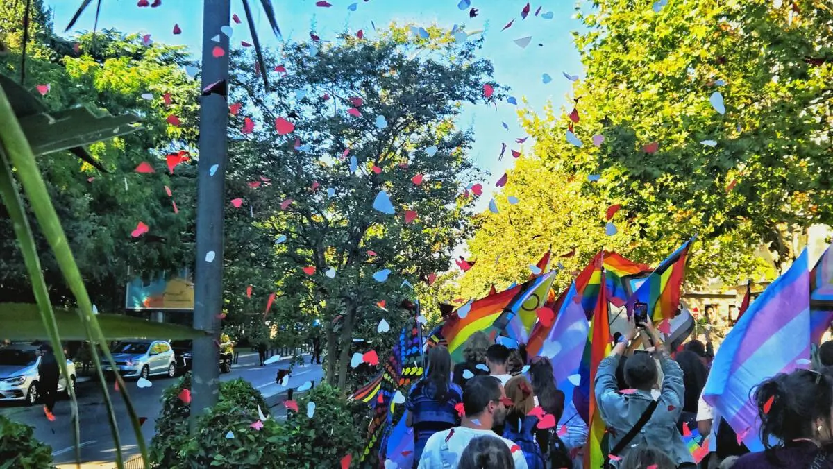 Il corteo è partito dalla sede del governo, attraversando le vie Bokeška e Njegoševa e il viale Ivan Crnojevića, fino a Piazza Argentina. Foto: Tijana Lekić Il corteo è partito dalla sede del governo, attraversando le vie Bokeška e Njegoševa e il viale Ivan Crnojevića, fino a Piazza Argentina. Foto: Tijana Lekić