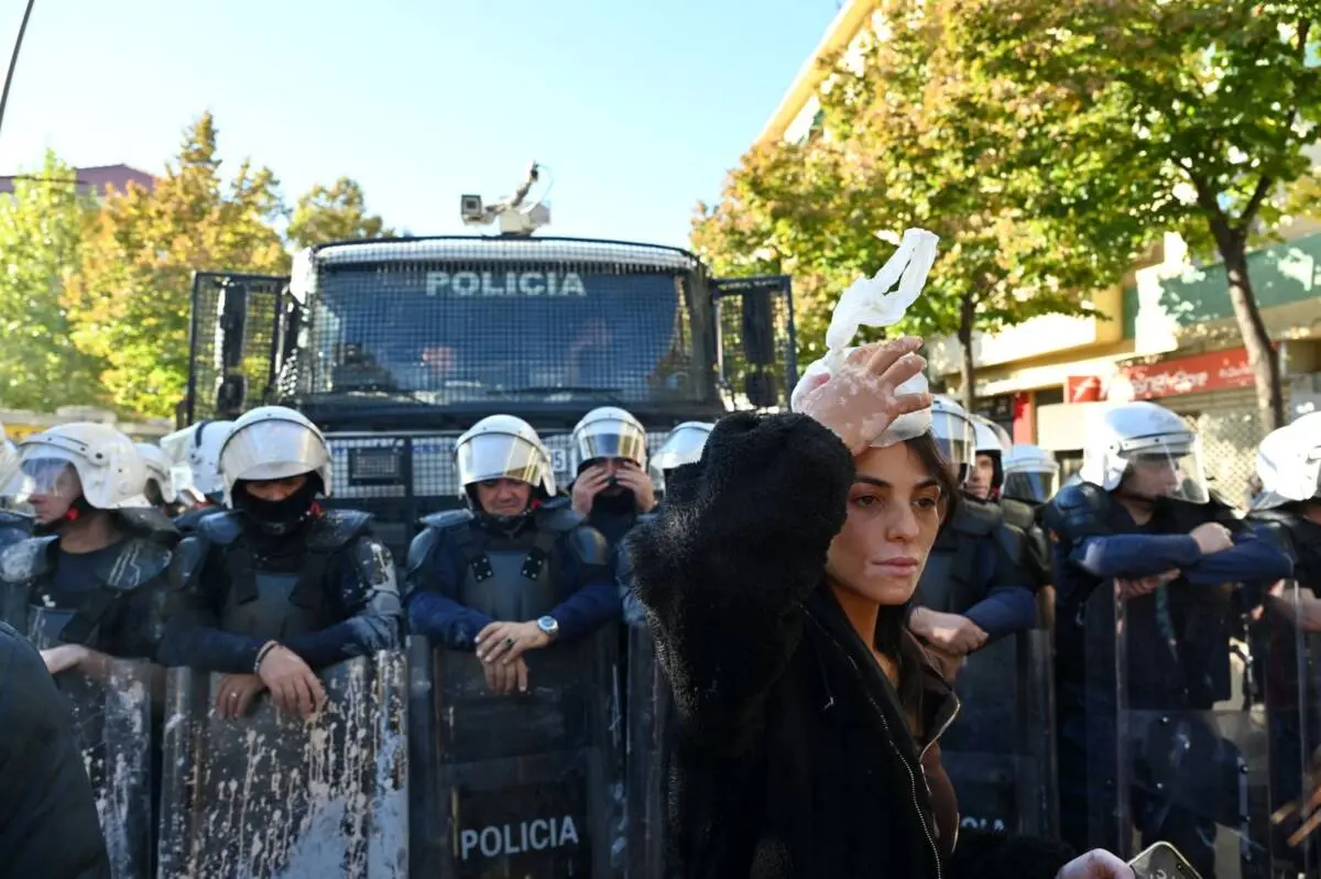 Proteste a Tirana – foto di Erisa Kryeziu Proteste a Tirana - foto di Erisa Kryeziu