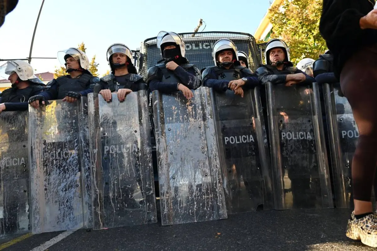 Proteste a Tirana – foto di Erisa Kryeziu Proteste a Tirana - foto di Erisa Kryeziu
