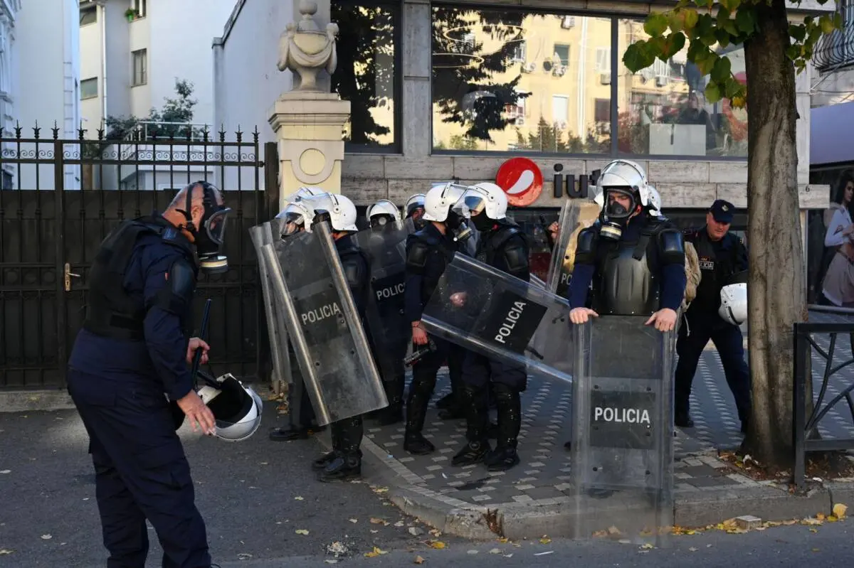 Proteste a Tirana – foto di Erisa Kryeziu Proteste a Tirana - foto di Erisa Kryeziu