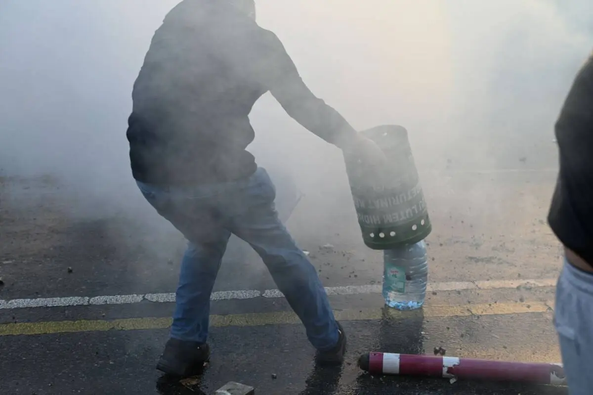 Proteste a Tirana – foto di Erisa Kryeziu Proteste a Tirana - foto di Erisa Kryeziu