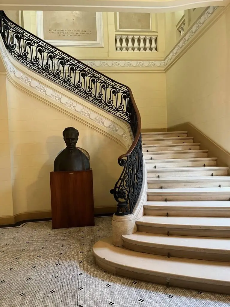 Ingresso dell’Accademia di Romania - Archivio personale - S. Kelner