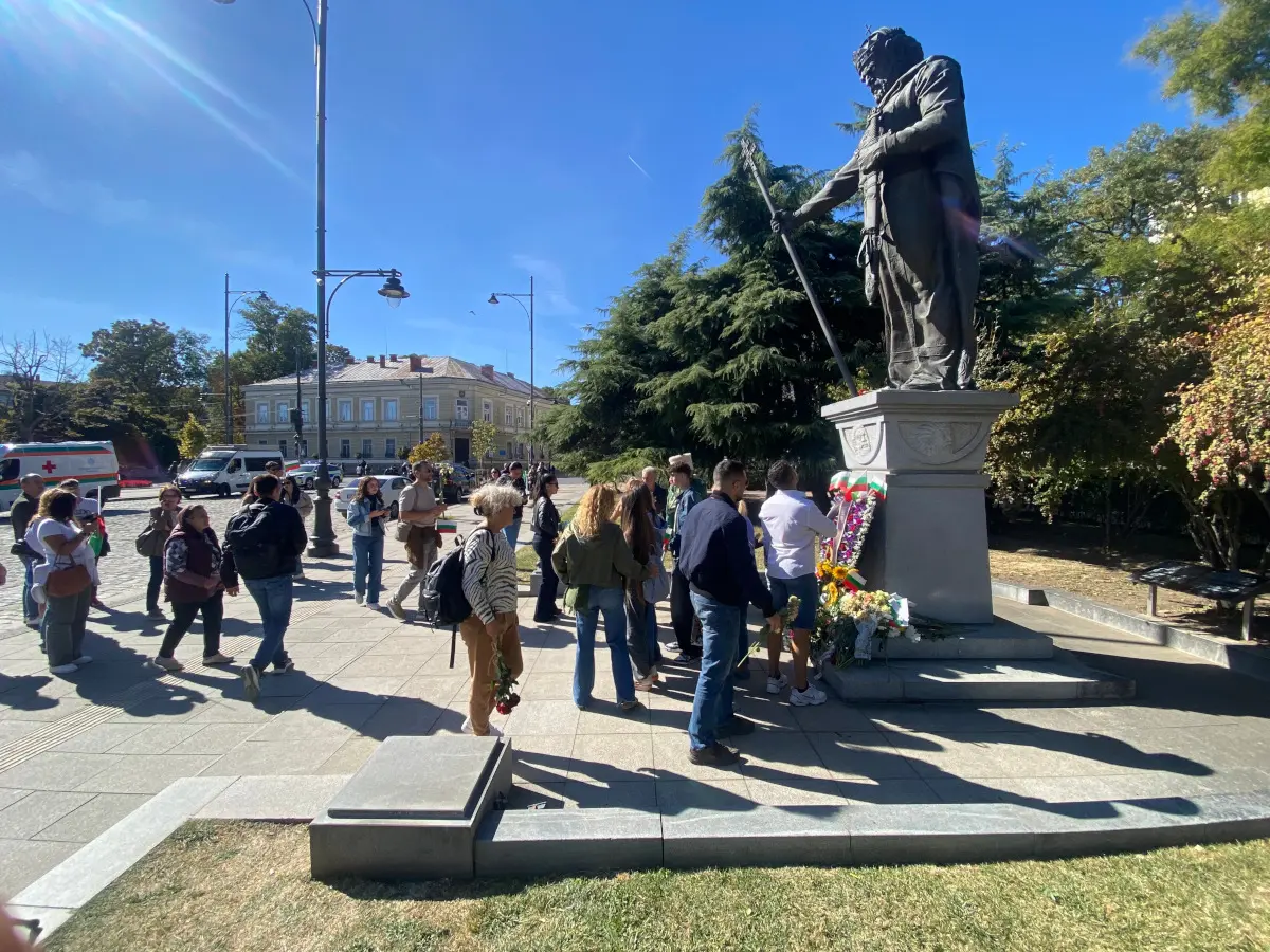 Sofia, the statue of Tsar Samuel, on the day of his burial - Photo by F. Martino