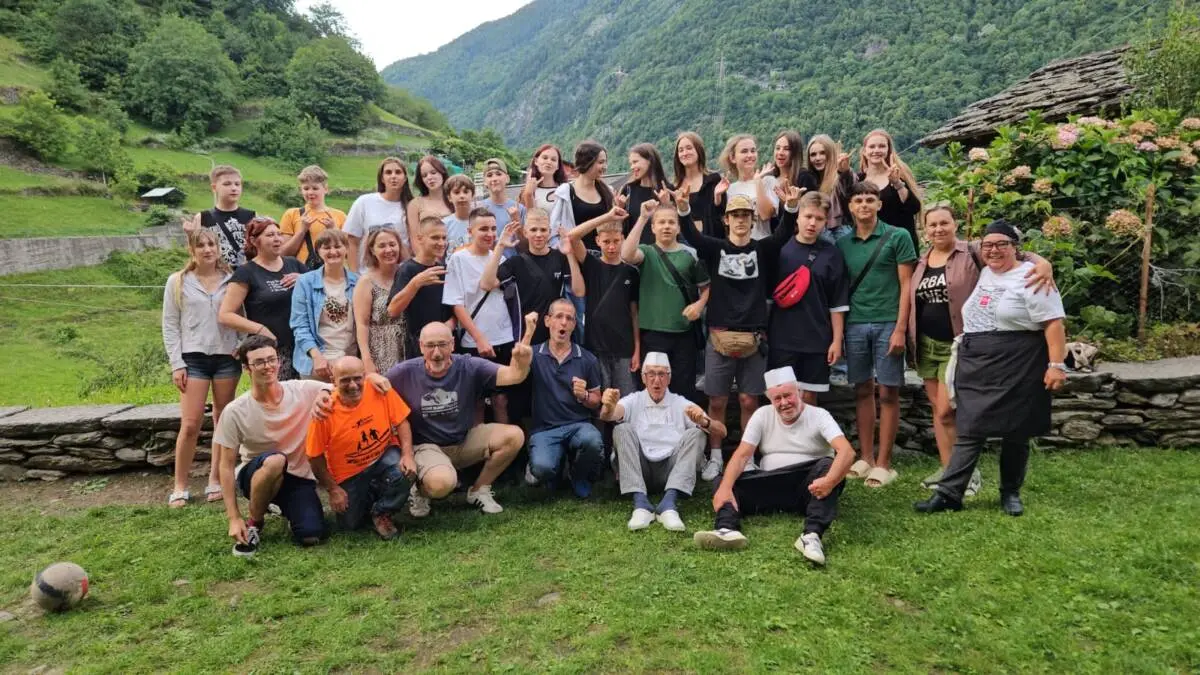 Gita con i rifugiati ucraini in Valchiavenna. Foto: Caritas