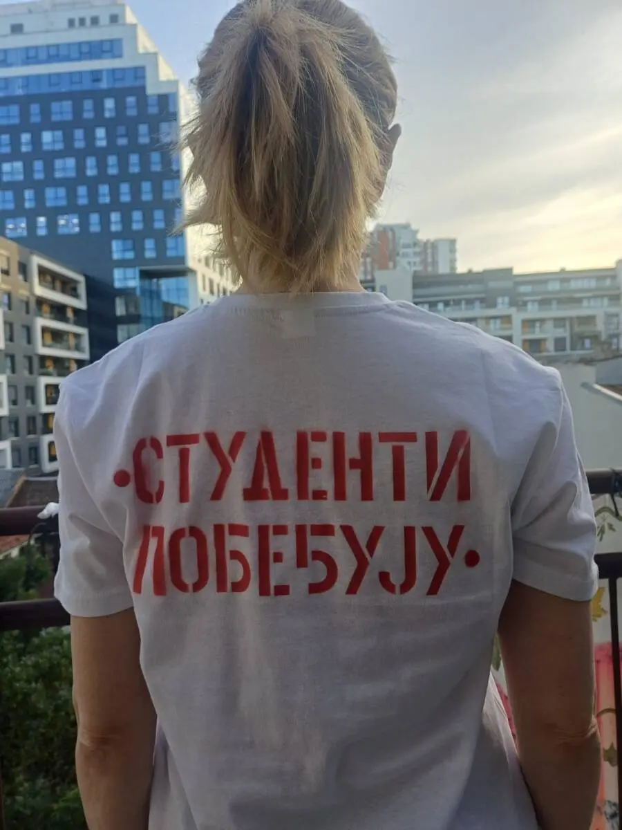 Maglietta con la slogan della lista studentesca "Gli studenti vincono" - Foto D. Nenadić