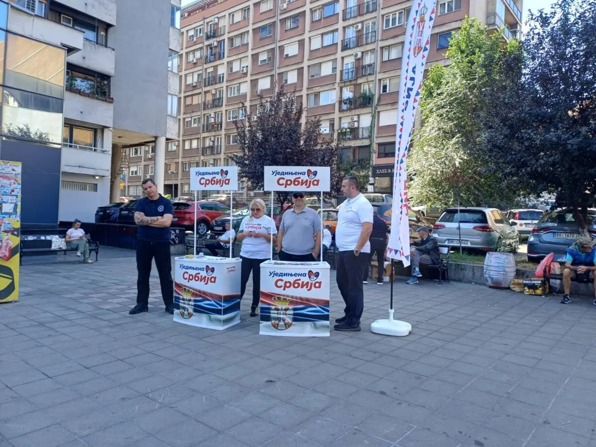 Banchetto del Partito progressista serbo (SNS) - Foto D. Nenadić